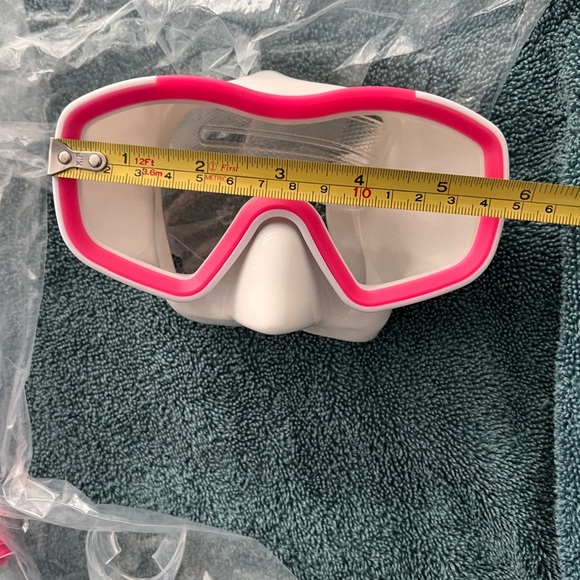 AQUA LUNG SWIM MASK AND SNORKEL- NEW- PINK AND WHITE- CHILD - Picture 2 of 11